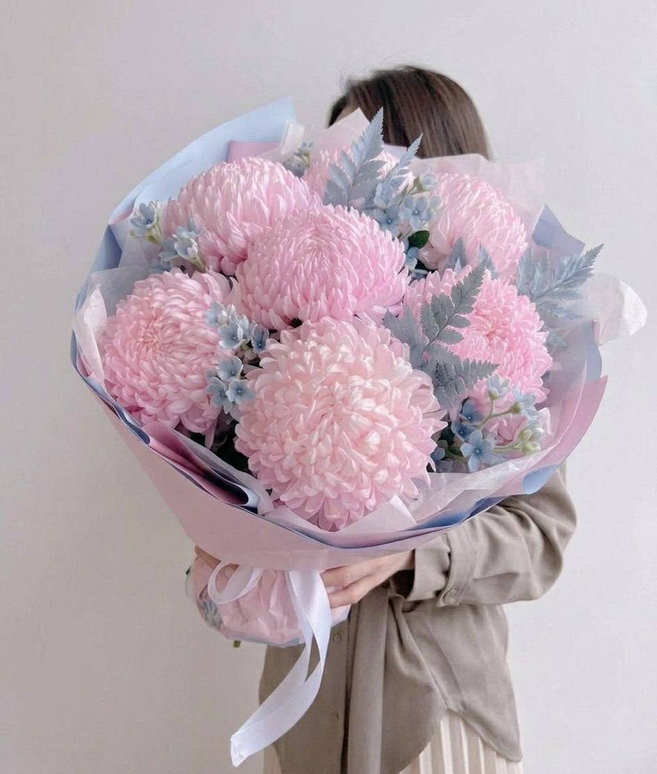 Моно-букет из 9 хризантем-бигуди
